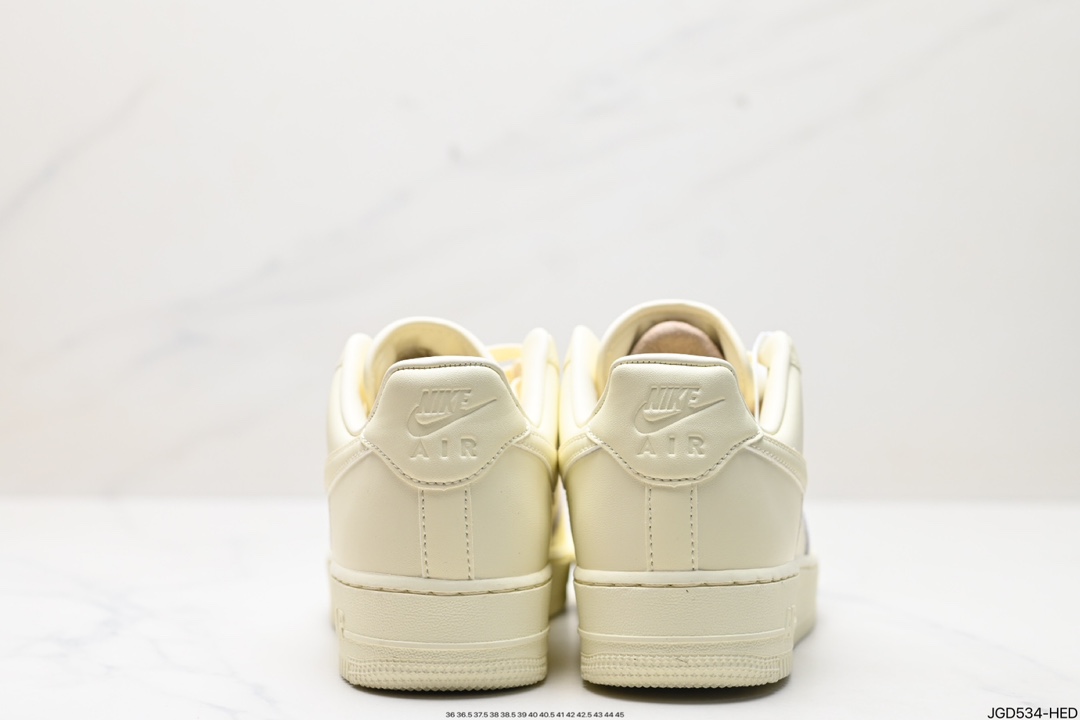 Nike Air Force 1 '07 fresh coconut