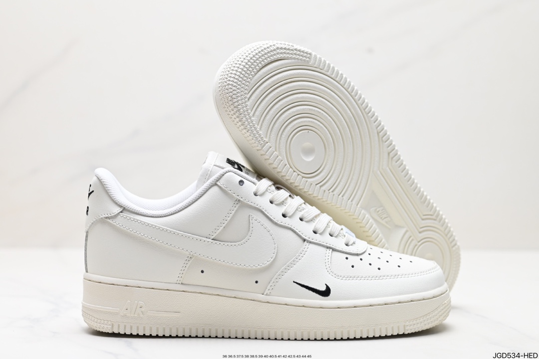 Nike Air Force 1 '07 essential sail black