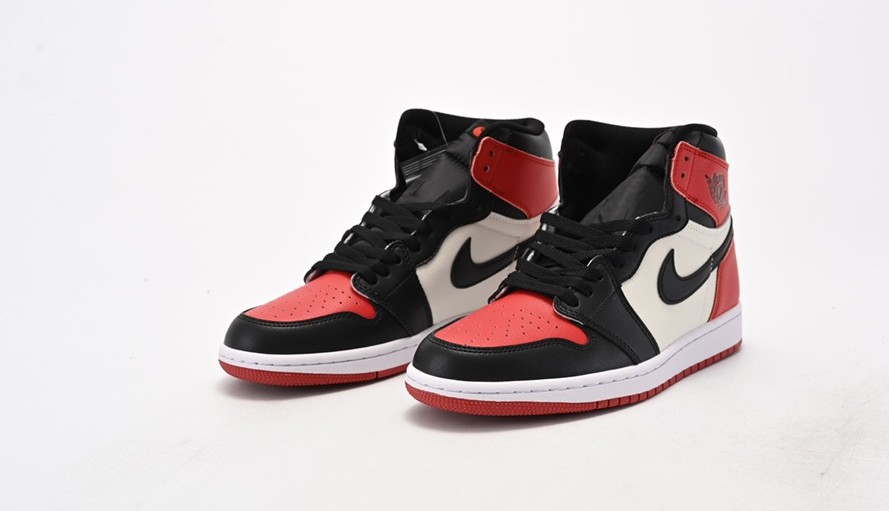Nike Air Jordan 1 Retro High OG white black red