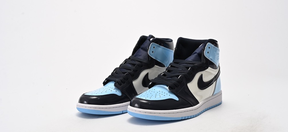 Nike Air Jordan 1 Retro High OG white blue black