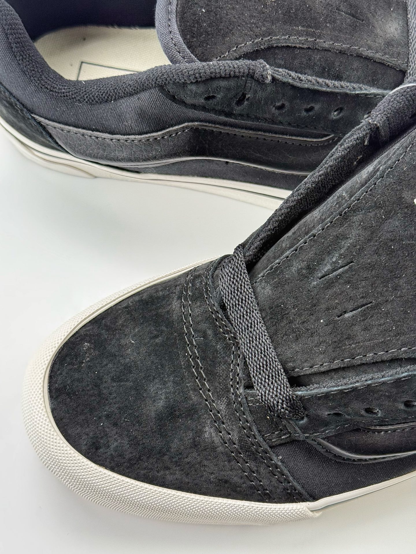 Vans Knu-Skool black and white