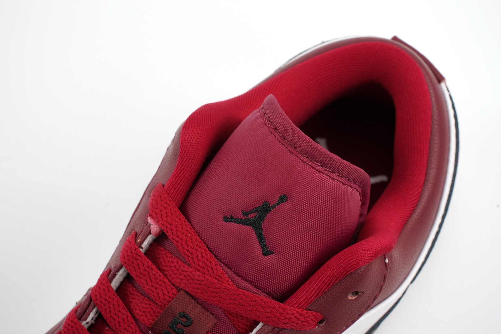 Air Jordan 1 Low OG fire red