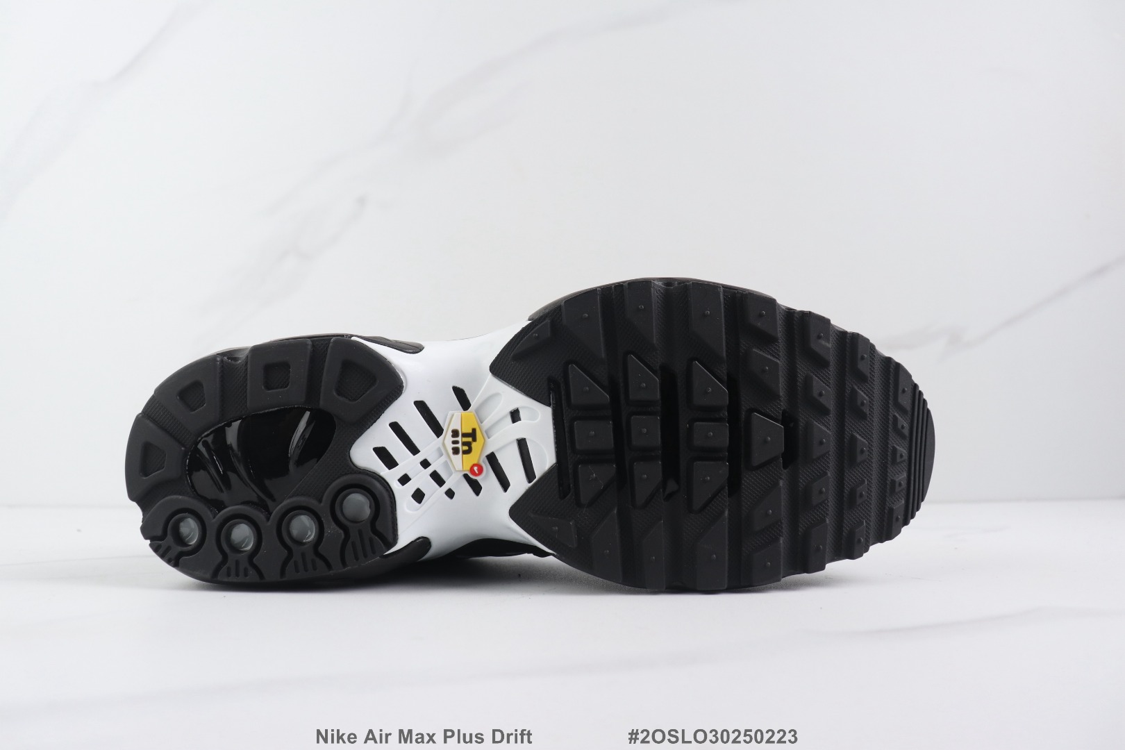 Nike Air Max Plus Drift black white