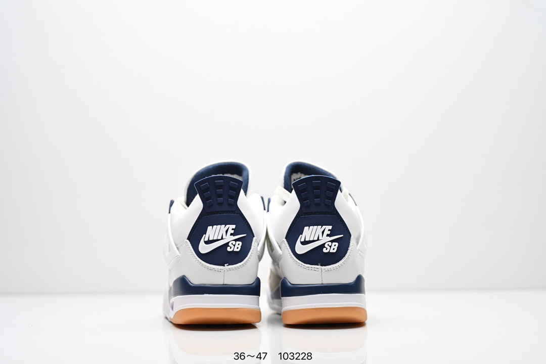 Nike Air Jordan 4 navy
