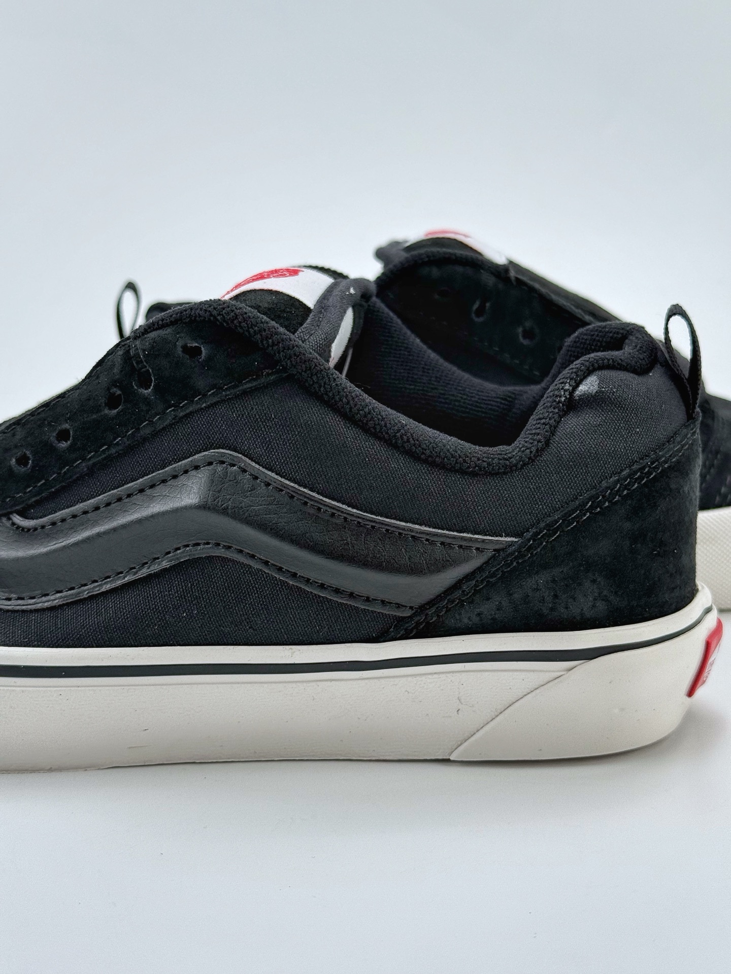 Vans Knu-Skool black and white