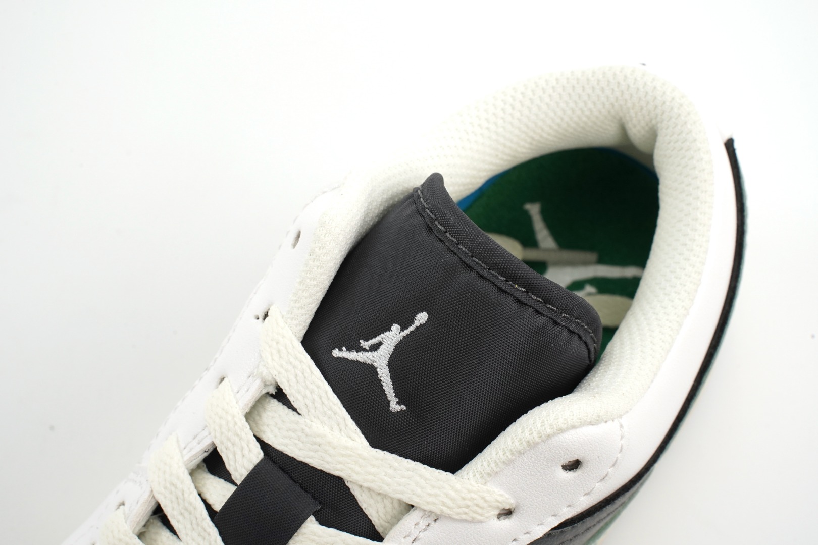 Air Jordan 1 Low OG antracite jade smoke