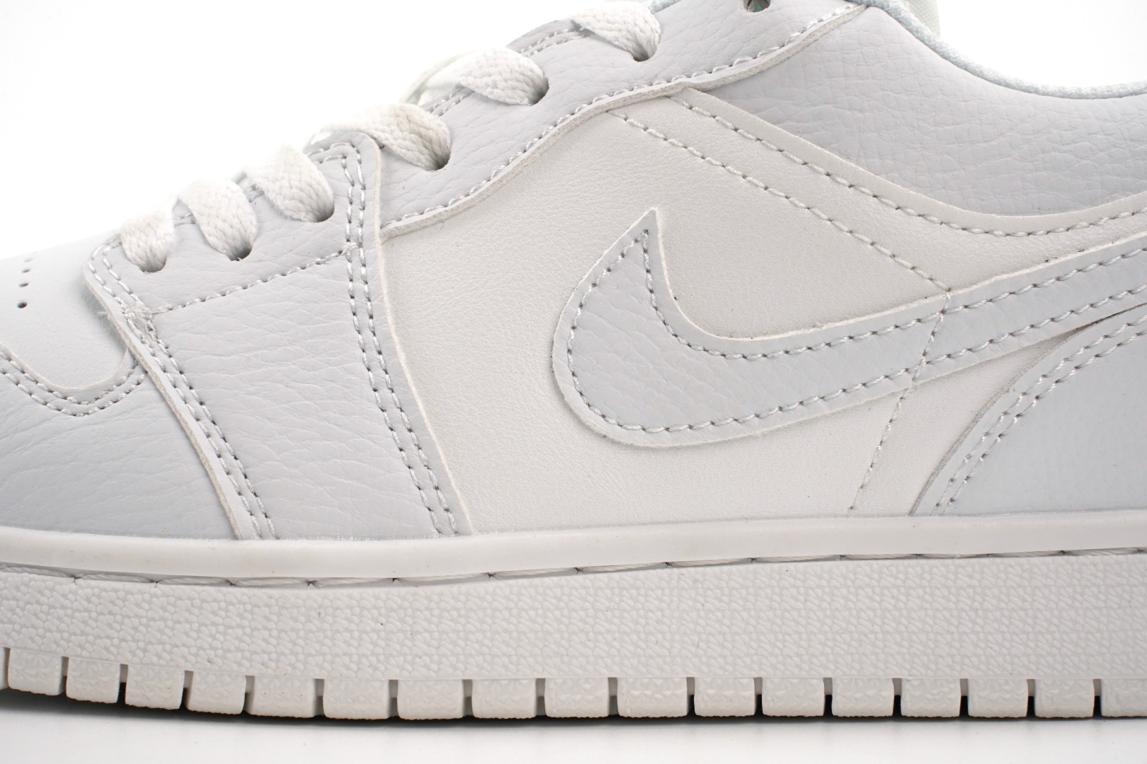 Air Jordan 1 Low OG triple white