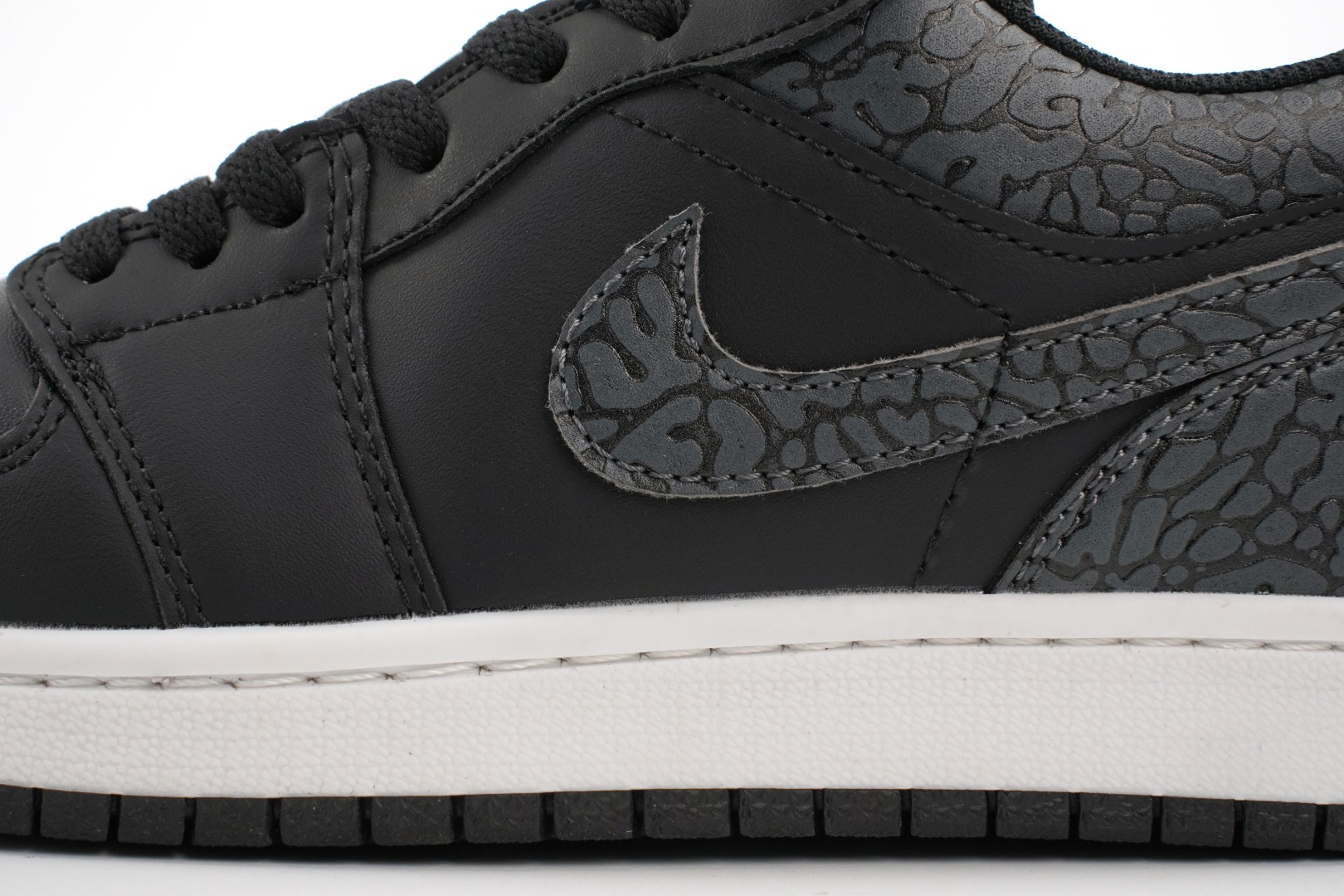 Air Jordan 1 Low OG pitch black