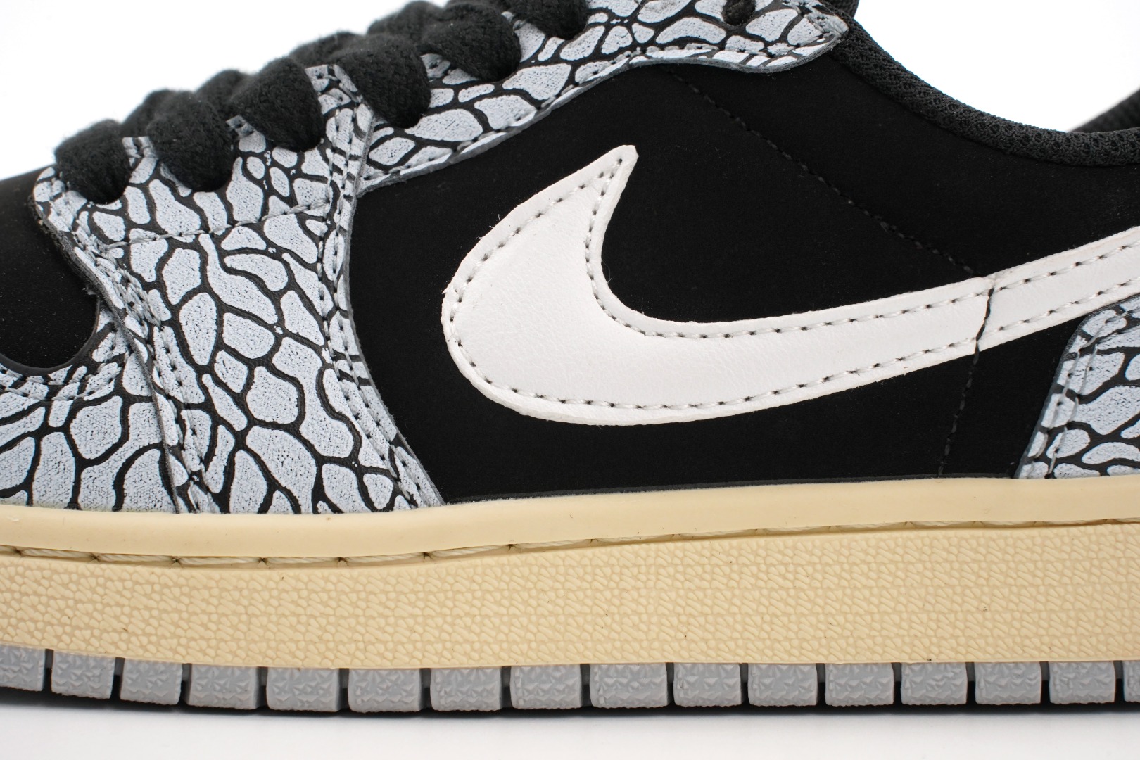 Air Jordan 1 Low OG black grey