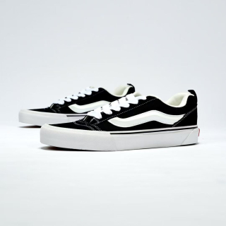 Vans Knu-Skool black and white