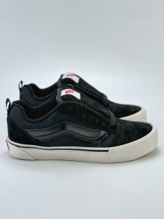 Vans Knu-Skool black and white
