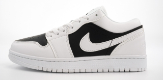 Air Jordan 1 Low OG black and white