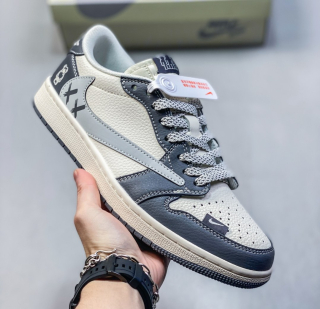 Nike Air Jordan 1 Travis Scott x BE@RBRICK HS8068-004