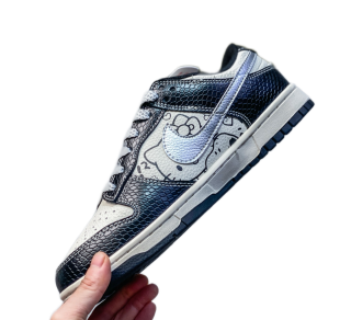 Nike SB Dunk Low Supreme Collab Hello Kitty