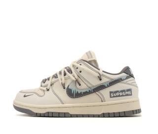 Nike Dunk Low Retro x Supreme