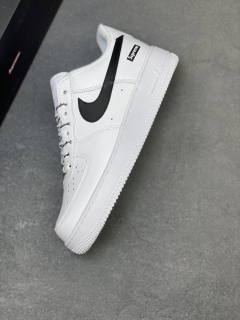 Supreme x Nike Air Force 1 Low White / Black Swoosh